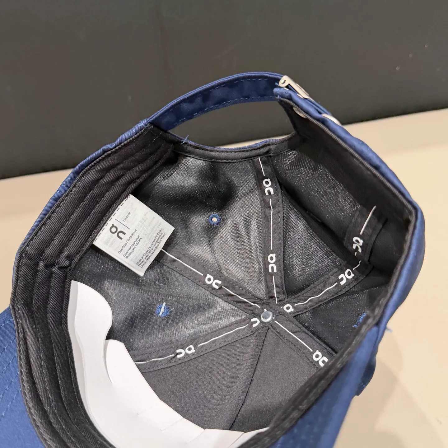 On Angpao hard-top sports style embroidered baseball cap